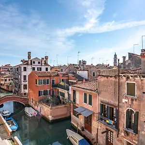 Dimora Sant'andrea Canal View Apartment