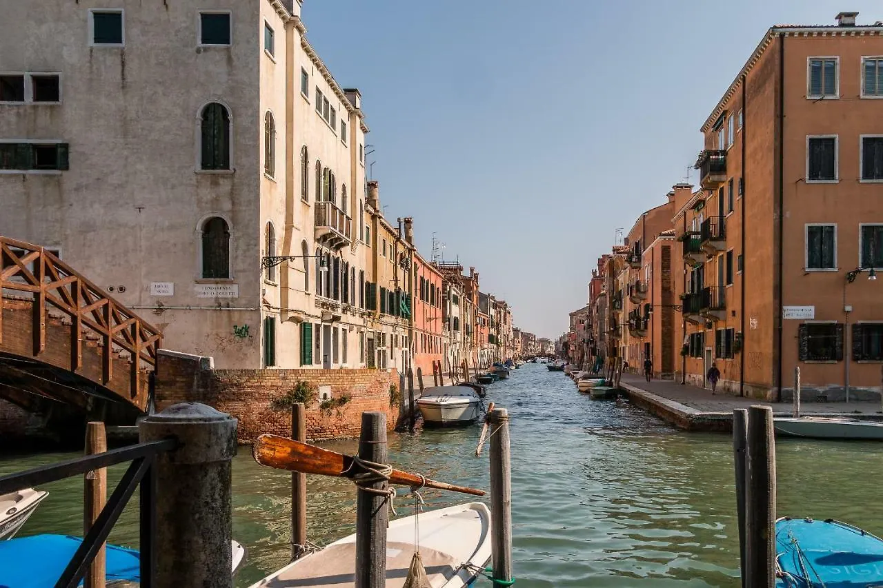 Sunny Nest Canal View In Venice Chic Movida Apartmán