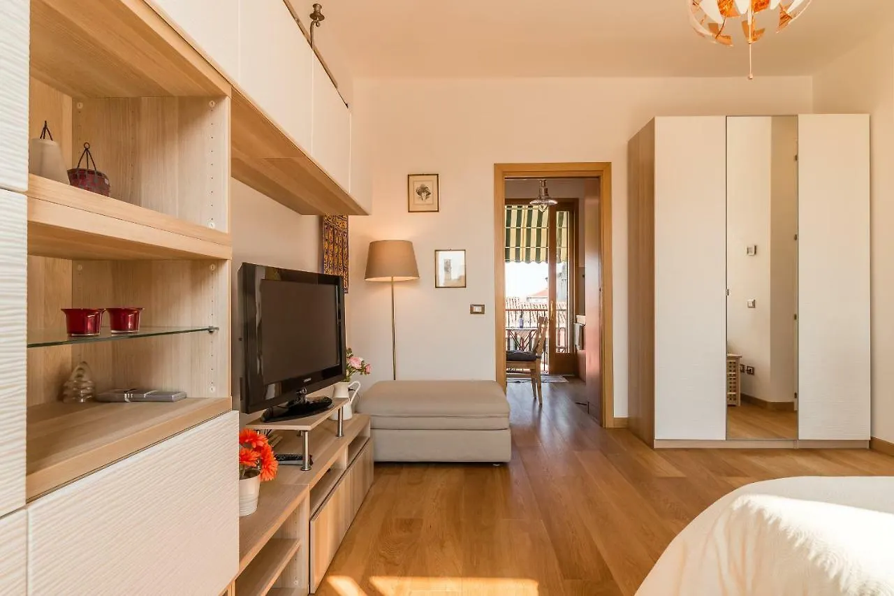 Sunny Nest Canal View In Venice Chic Movida Apartment