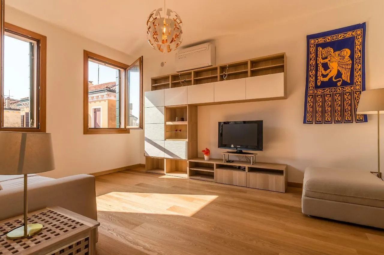Sunny Nest Canal View In Venice Chic Movida Italy