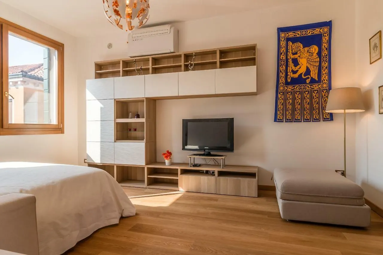 Sunny Nest Canal View In Venice Chic Movida Italy