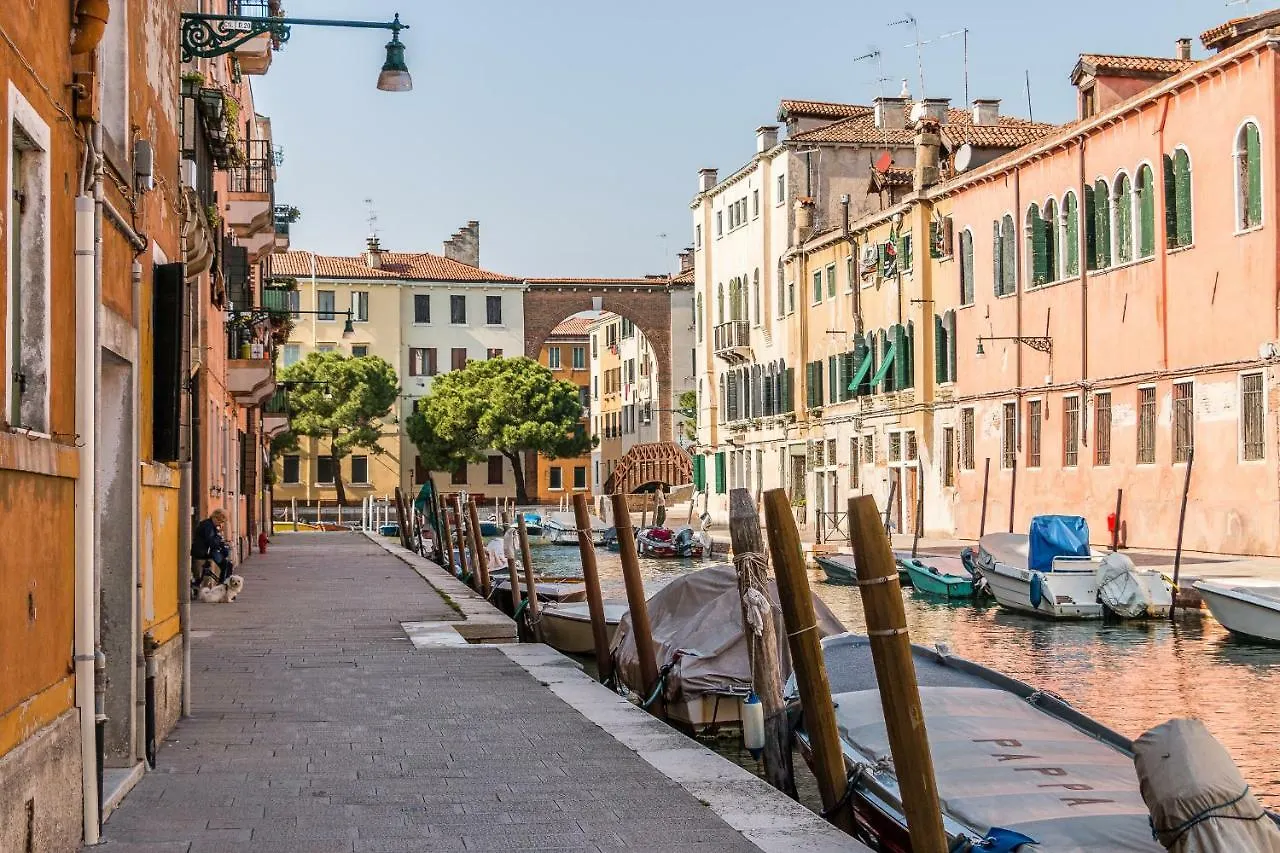 Sunny Nest Canal View In Venice Chic Movida