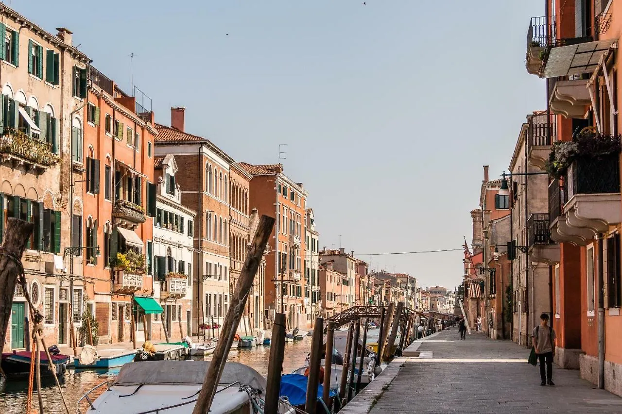 Sunny Nest Canal View In Venice Chic Movida Apartment