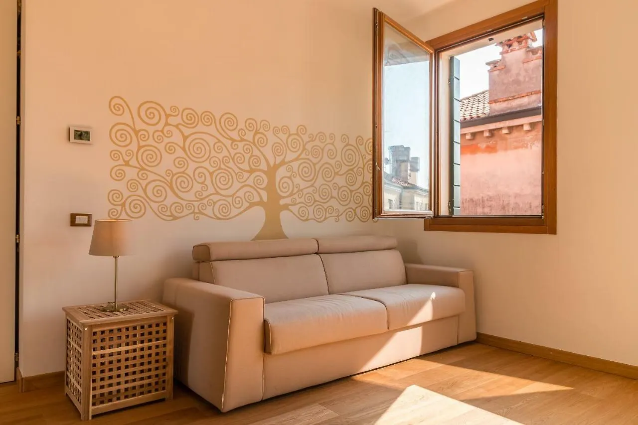 Apartment Sunny Nest Canal View In Venice Chic Movida