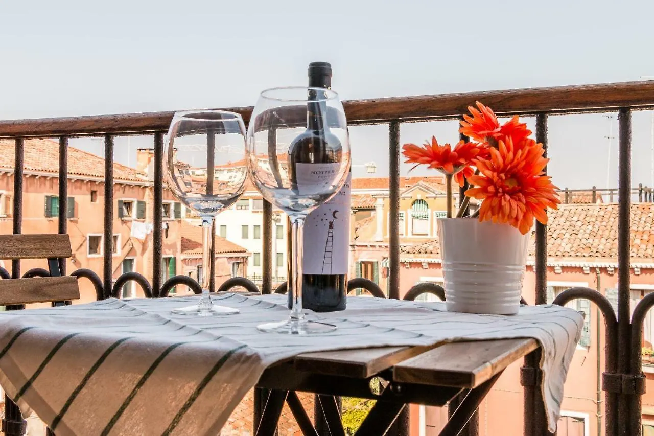 Sunny Nest Canal View In Venice Chic Movida Italy