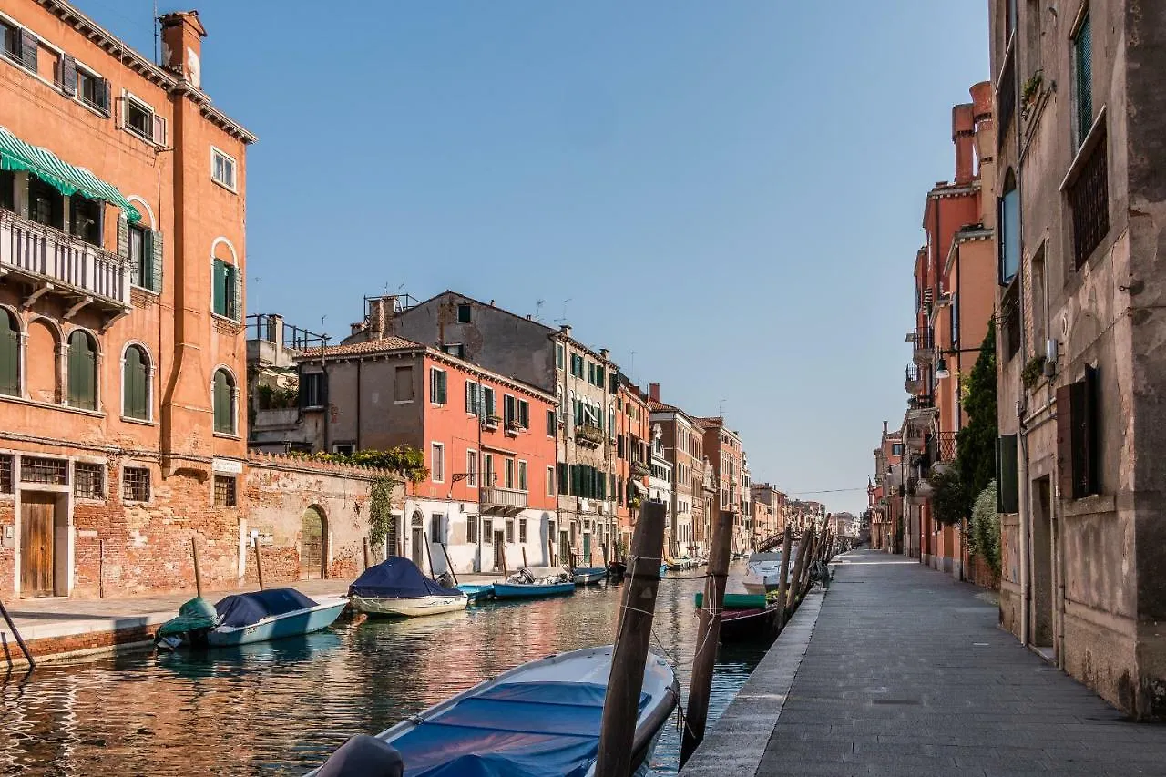 Sunny Nest Canal View In Venice Chic Movida